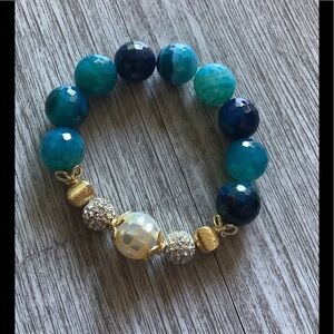 Ocean blues stretch bracelet with mother of pearl